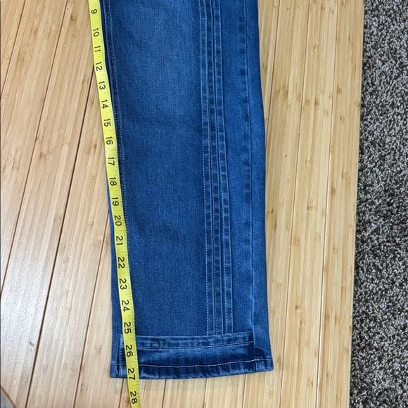Mid wash pleat and cuff accent jeans. Size XS. NWT - Picture 7 of 12